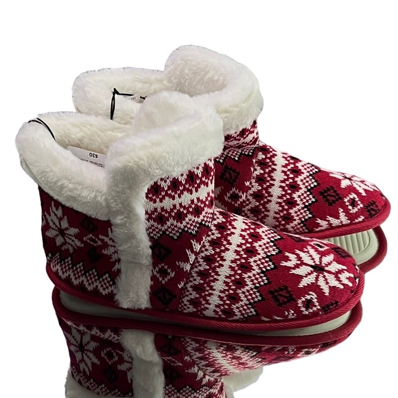 Slippers- NWT - St. John’s Bay red white multi slippers - Picture 2 of 7